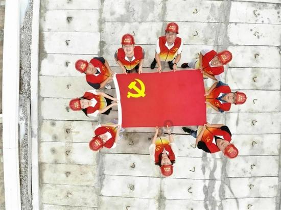 林徽因为他写了《你是人间四月天》,他却成为失败的“扫地工”